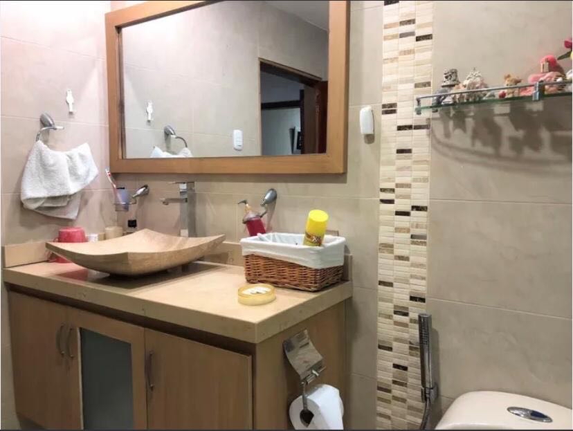 173EEA50-ED3C-413A-9E9C-1221F27F4CCF