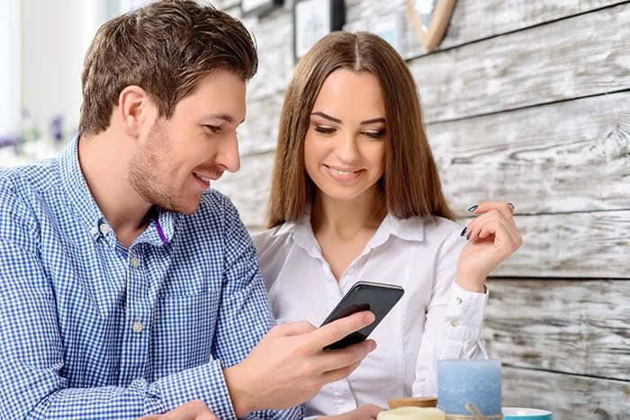 Couple-looking-phone