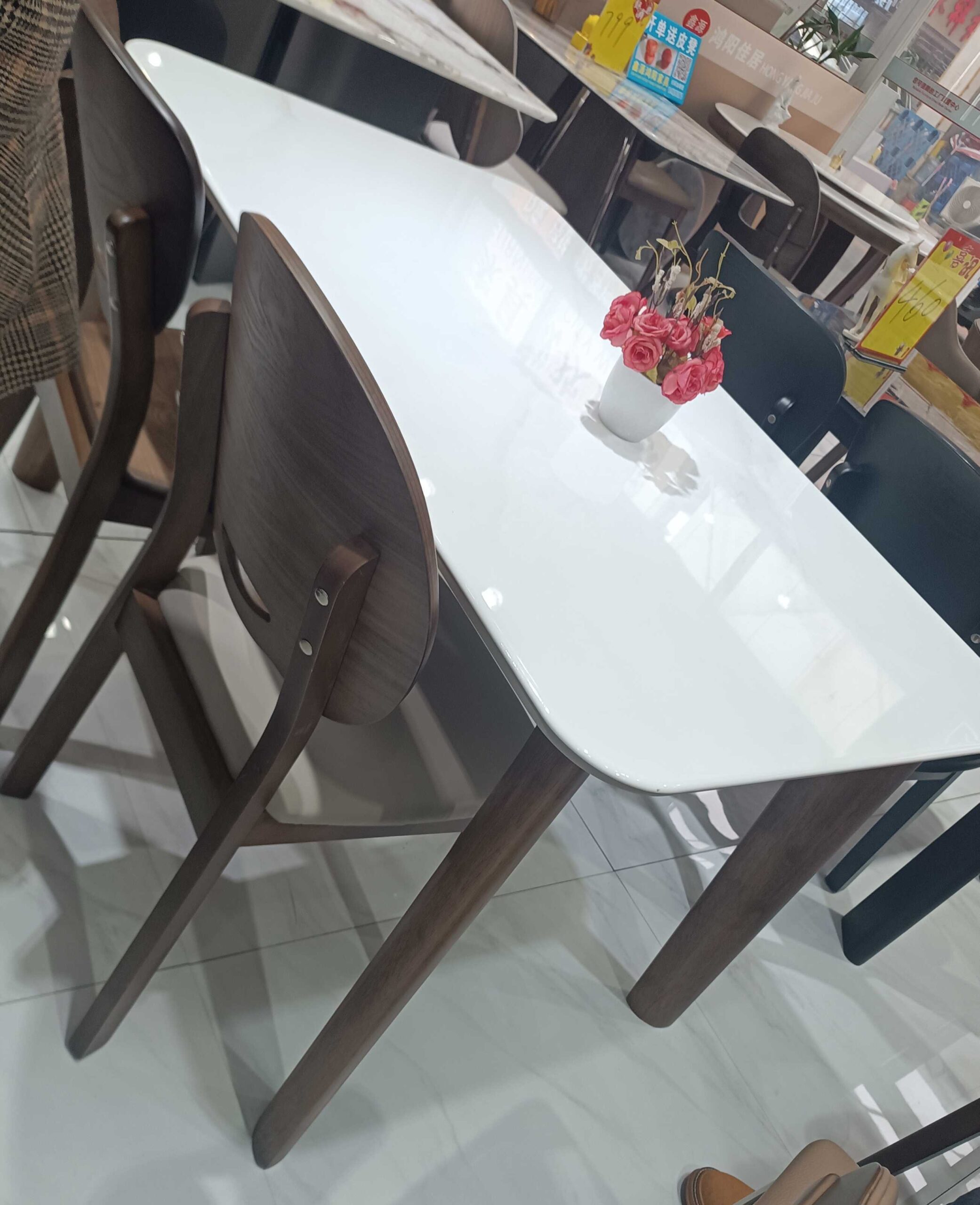 5765b939-a939-42d2-b4b1-f8a7fb04c845