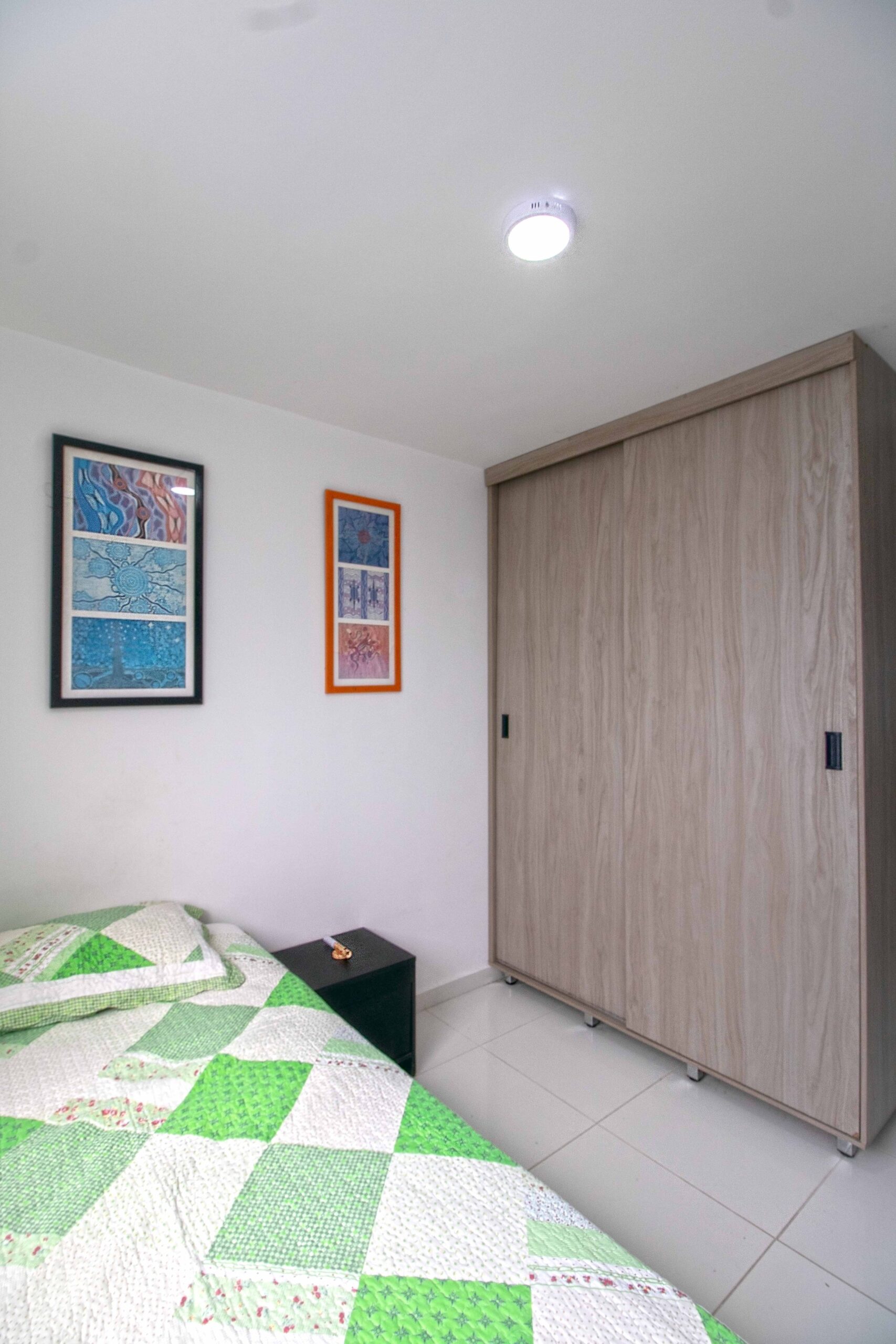 9393-hab1-a-closet